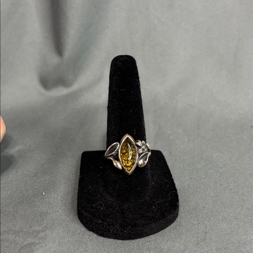 Elegant Silver Ring with Yellow Gemstone